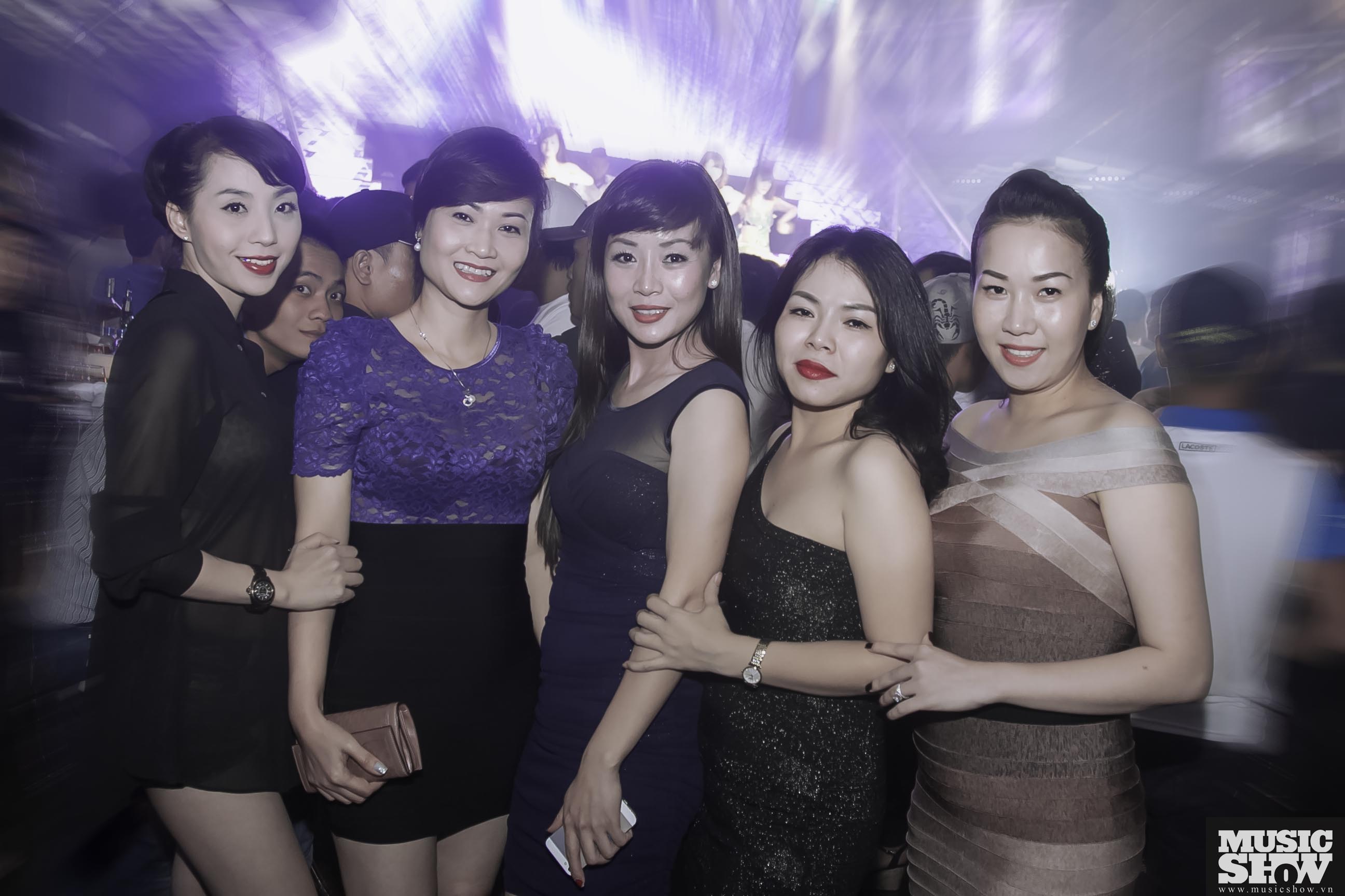 Hoàng Thùy Linh - Luxury Club - 02/10/2013