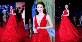 Angela Phương Trinh diện đầm đỏ khoét ngực nóng bỏng