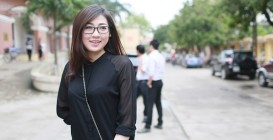 Á hậu Tú Anh tặng quà cho trẻ mắc bệnh tim