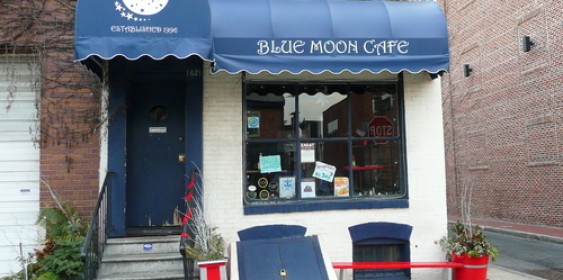 Moon Blue Café