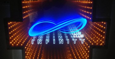 Everybody dance now with DJ Hoang Anh- Infinity Club